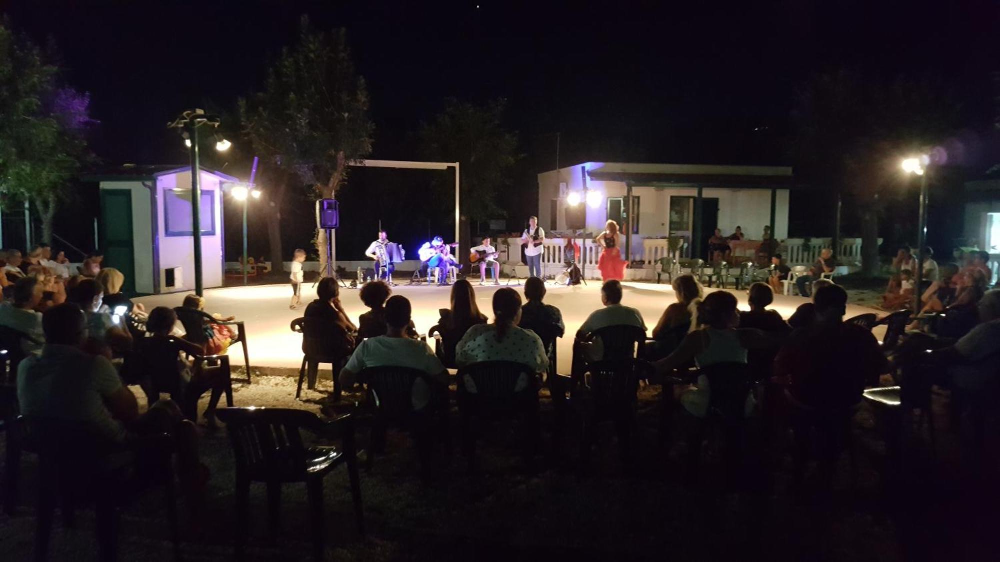 Mattinata Camping ภายนอก รูปภาพ
